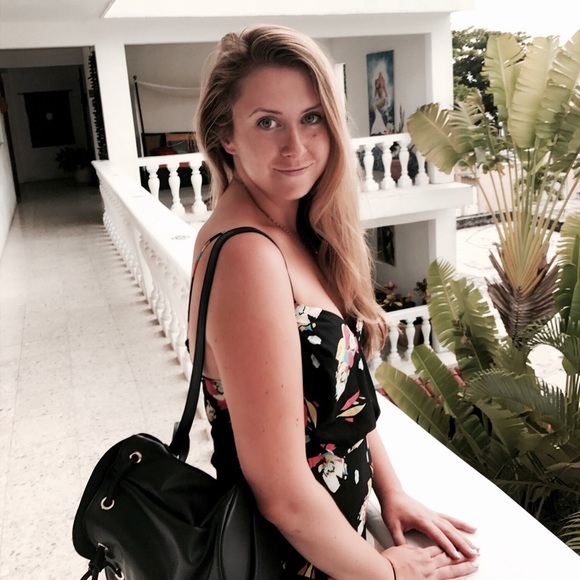 Meet your Posher, Kim - Picture 3 of 6